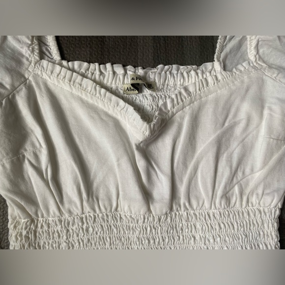 NWOT Abercrombie White Puff Sleeve Smocked Sweetheart Top - Picture 5 of 8